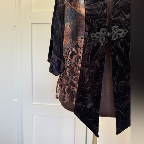 Spencer Alexis Open Front Burnout One Button Top - Picture 8 of 12